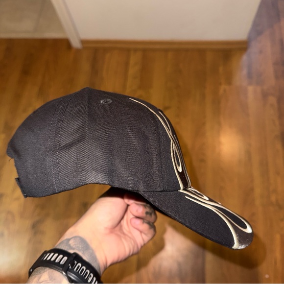 Gap flame black and grey hat - Picture 4 of 7